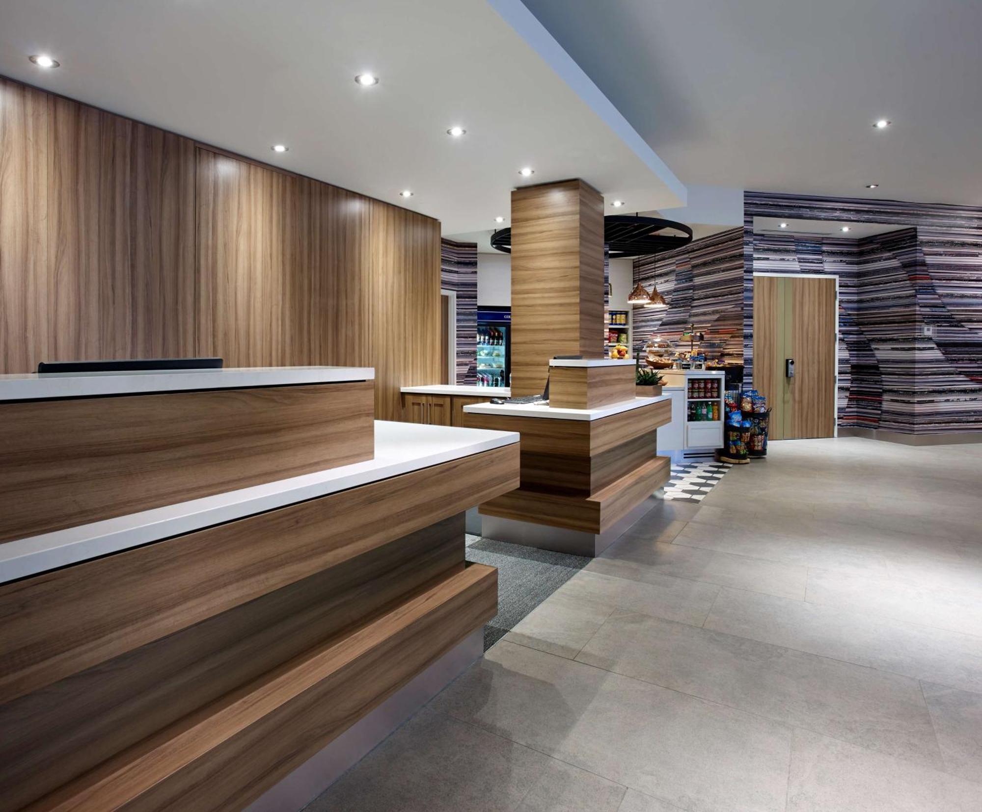 Hilton Garden Inn Toronto Airport Mississauga Exterior foto